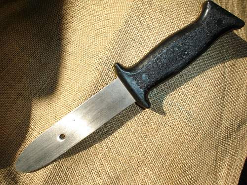 Hungarian para´s training-knife