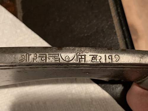 Help with Gurkha knife and translation