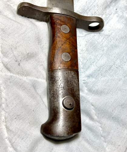 Possible very rare maker’s mark on Swiss M1914 Pioneer sawback bayonet?