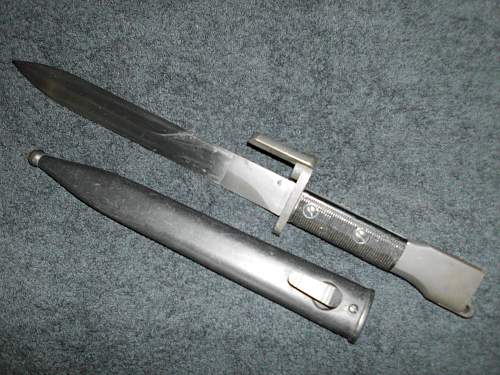 An unknown bayonet and combat knife