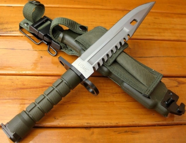 Berbagai Contoh Us Army Bayonets M9.