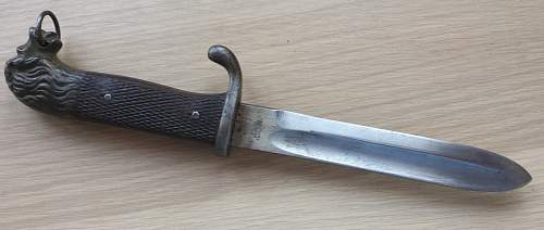 Need help to identify this mysterious knife / trench knife