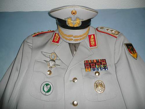 Bundeswehr Generalleutnant Uniform