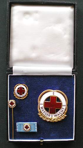 Red Cross decorations and badges