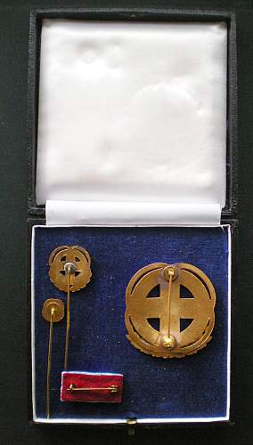 Red Cross decorations and badges