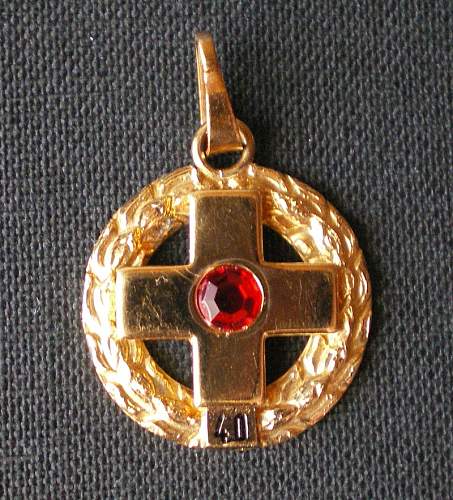 Red Cross decorations and badges