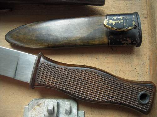 Any informations regarding this combat knife ? ...