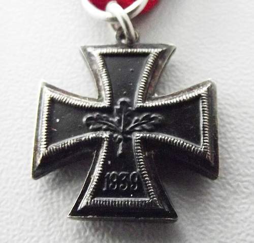 Differences between the Knight's Crosses the Iron Cross