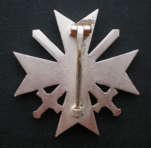 1957-ers: Stickpin for a WW1/WW2 veteran and KVK1 mit Schwertern