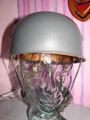 Strange (Bundeswehr?) helmet