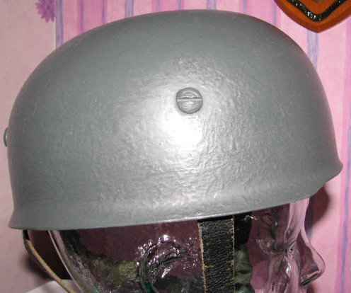 Strange (Bundeswehr?) helmet