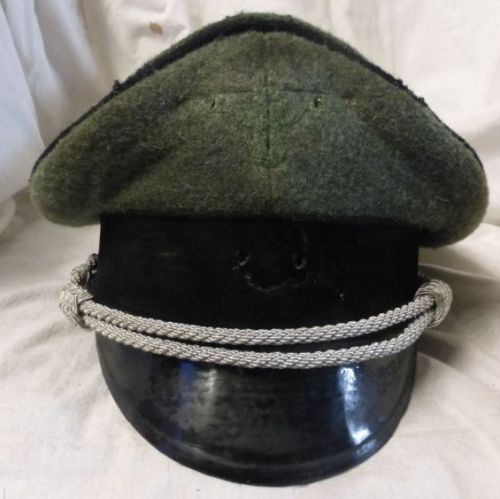 Is this a original ww2 german visor cap ?