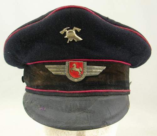 Civilian cap expertise, Period cap with post war insignia?