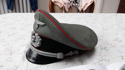 Artillery officer visor cap genuine?