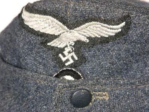 An unseen type of material on a Luftwaffe Einheitsfeldmuzte