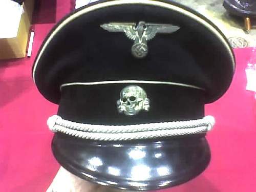 Black SS senior leader cap: horrid image, close your eyes before you click!