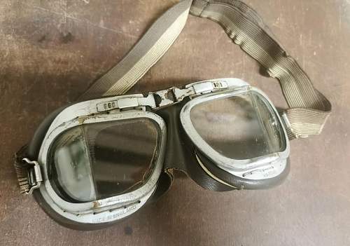 British pilot or motorcycle glasses - WW2?