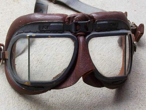 British pilot or motorcycle glasses - WW2?