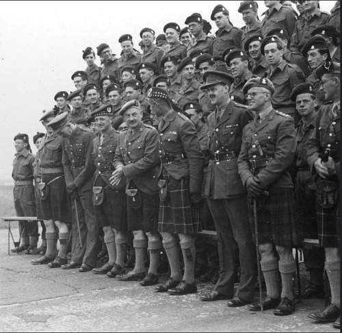 Headdress of St. Andrew's University UTC/OTC - World War II to 1967