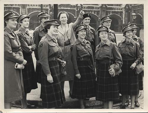 Headdress of St. Andrew's University UTC/OTC - World War II to 1967