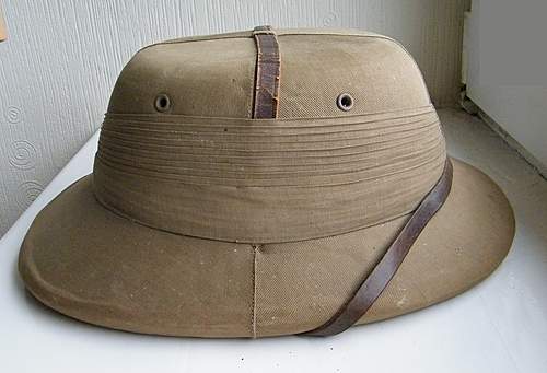 British India pattern pith helmet with RE flash