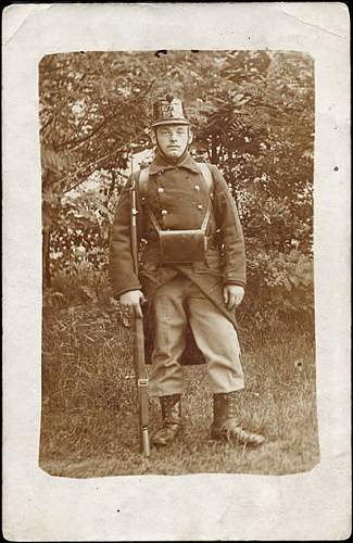 Q: Unknown  Belgian army hat (Kepi?)