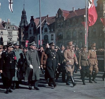 Post Your Favorite COLOR Period Photo of Headgear in Wear