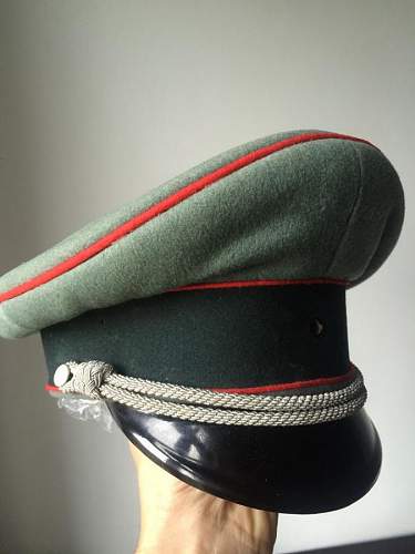 question about 'offizier kleiderkasse berlin' cap by erel