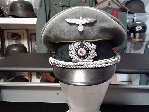 Heer officer visor caps.
