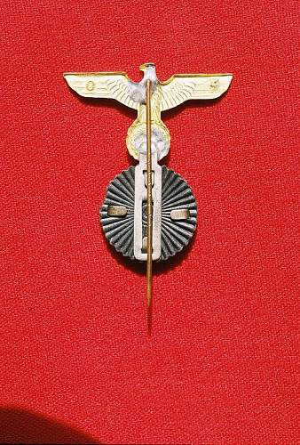 Kriegsmarine metal cap insignia for the Matrosenmutze