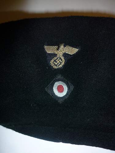 Odd insignia’s Pairing on a Schutzmütze.