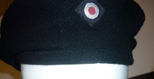 Odd insignia’s Pairing on a Schutzmütze.