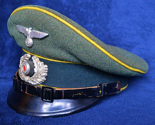 Heer Signals EM/NCO Visor Cap.