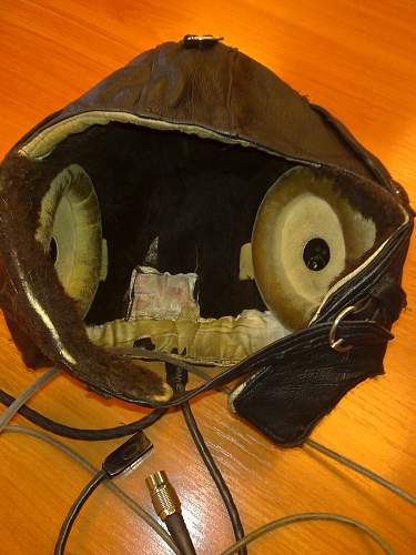 Luftwaffe leather flying helmet? - need help