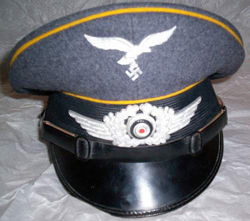 I have a question regarding some Luftwaffe visor cap peaks.