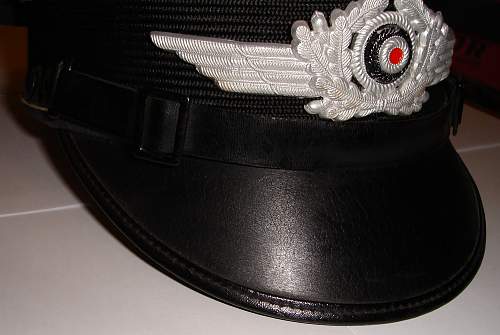 I have a question regarding some Luftwaffe visor cap peaks.