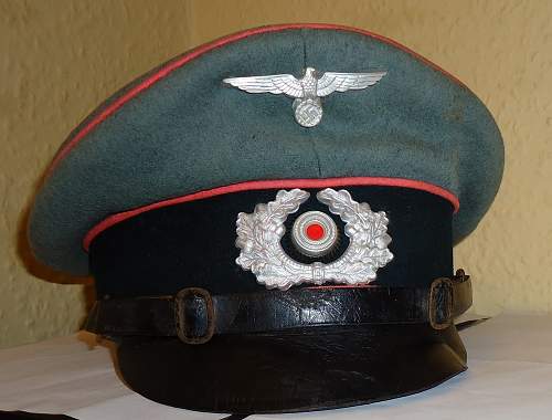 Caps worn by the motorized (kraftfahr) troops