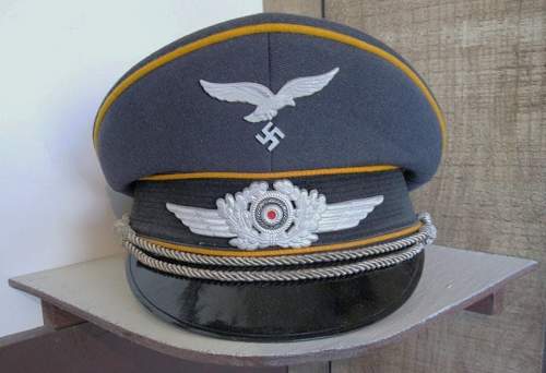 Not Third Reich: anyone know what this visor cap is ??