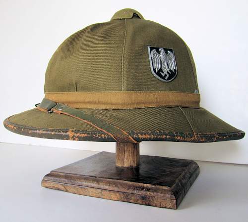 1st pattern canvas Pith helmet - green or tan ?