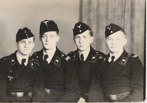 History of the Wehrmacht soft headgear in period photos...