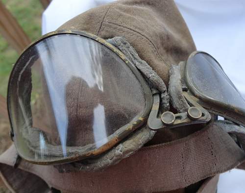 Luftwaffe LKP101S flight helmet with goggles