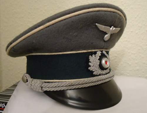 Infantry Officers cap....can we fix it ?