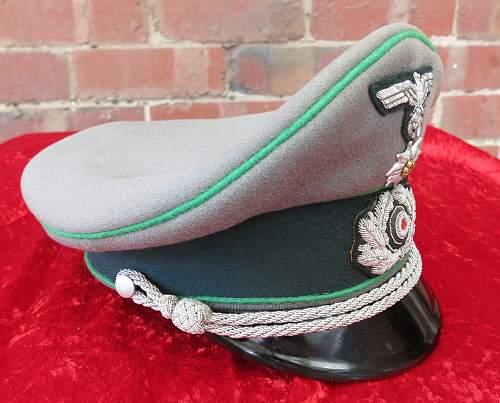 Heer Mountain Troops Officer's visor cap, with edelweiss traditions badge