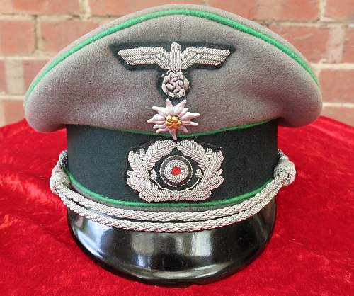 Heer Mountain Troops Officer's visor cap, with edelweiss traditions badge