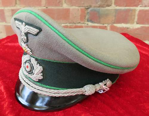 Heer Mountain Troops Officer's visor cap, with edelweiss traditions badge