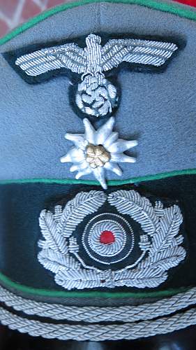 Heer Mountain Troops Officer's visor cap, with edelweiss traditions badge