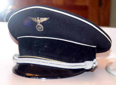 Deschler cap badge on Mueller cap, ca. 1938/9