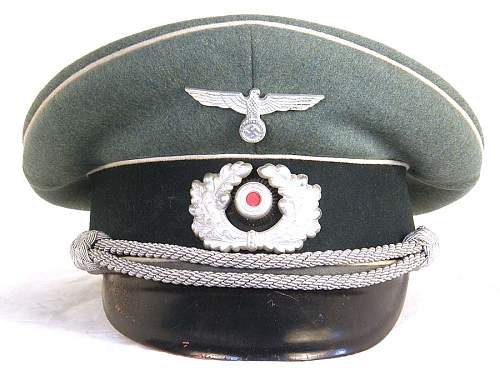 Need help on WW2 German Officer's uniforms