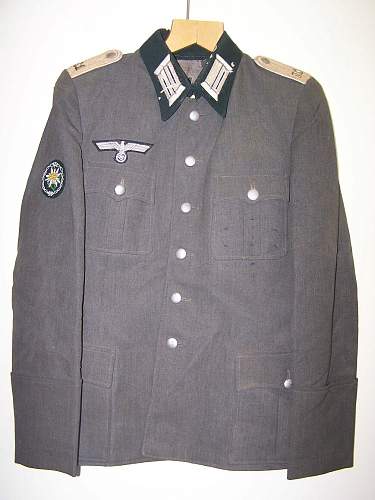 Need help on WW2 German Officer's uniforms