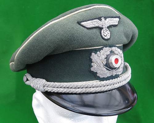 Heer Infantry Officer upgraded visor cap with full bullion insignia